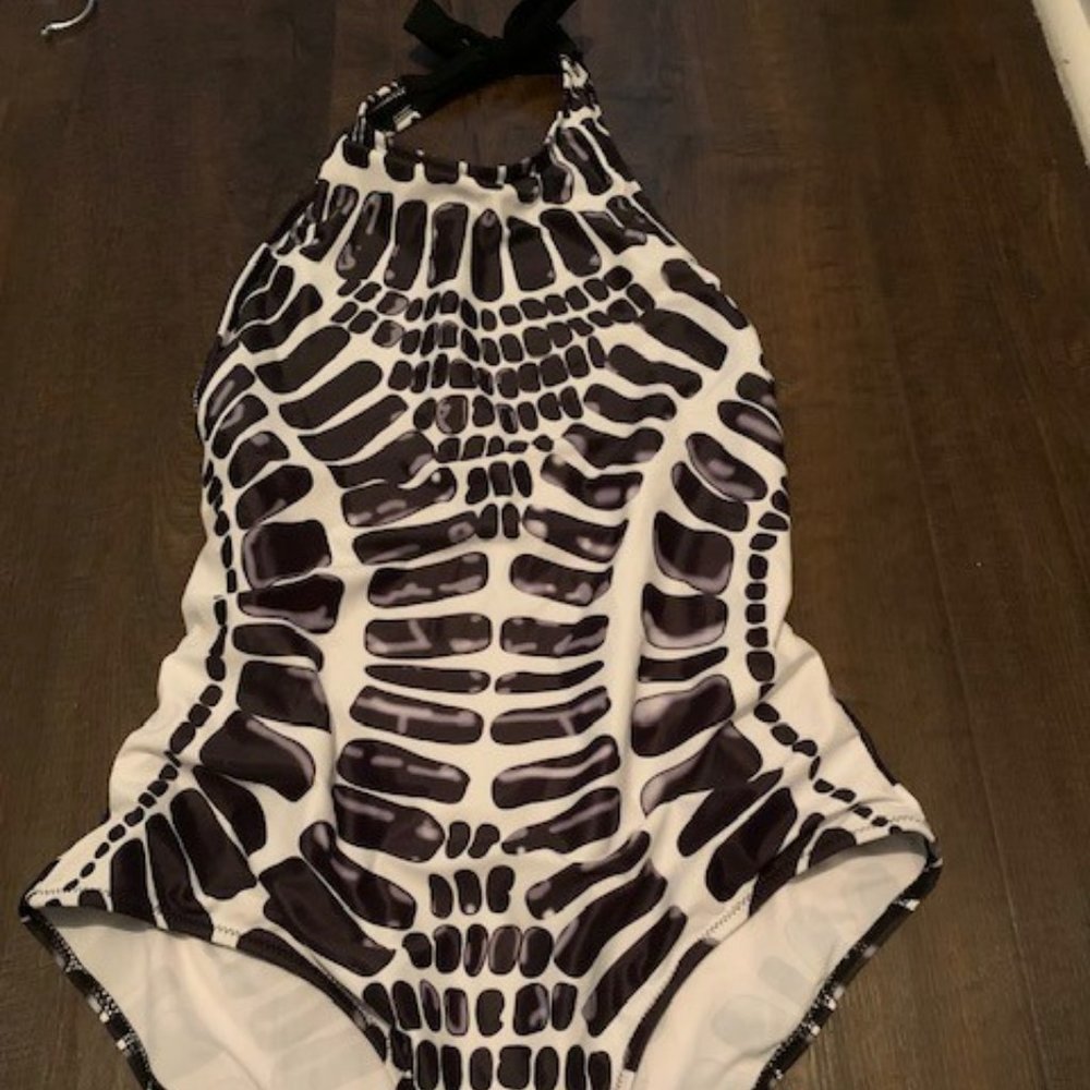 ONE PIECE SWIMSUIT